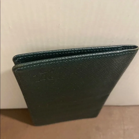 SOLDAuthentic Louis Vuitton Taiga Checkbook Holder - Picture 10 of 12